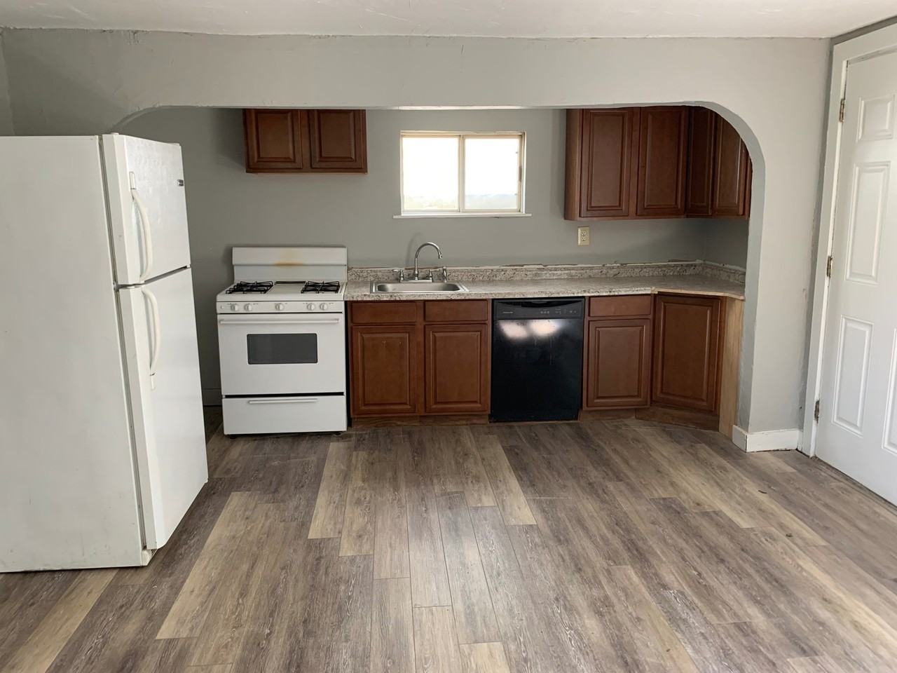 429 Grace St - Photo 5 of 12