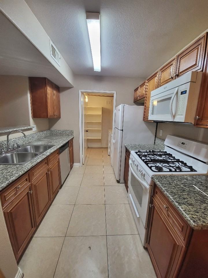 7885 W Flamingo Rd Unit 1121 - Photo 3 of 11