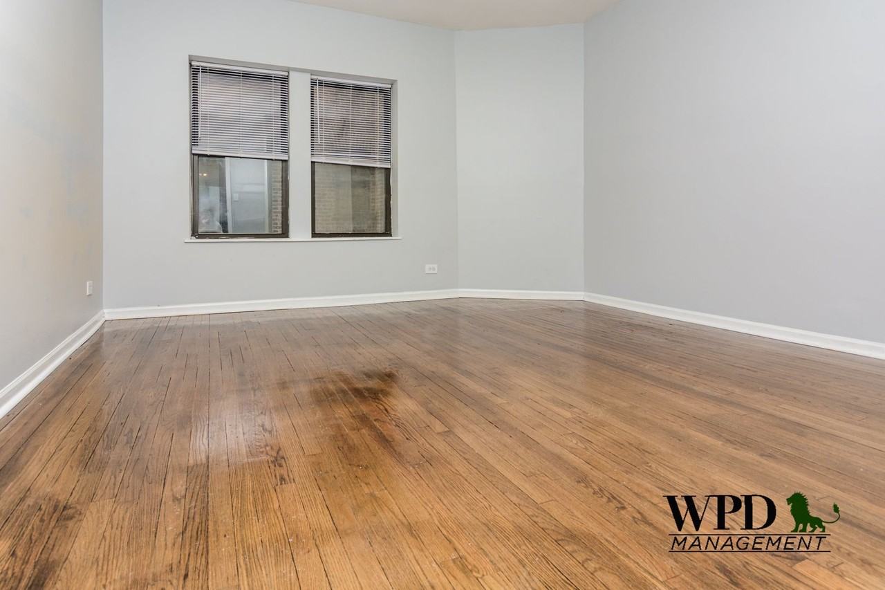 7549 S Essex Ave - Photo 5 of 9
