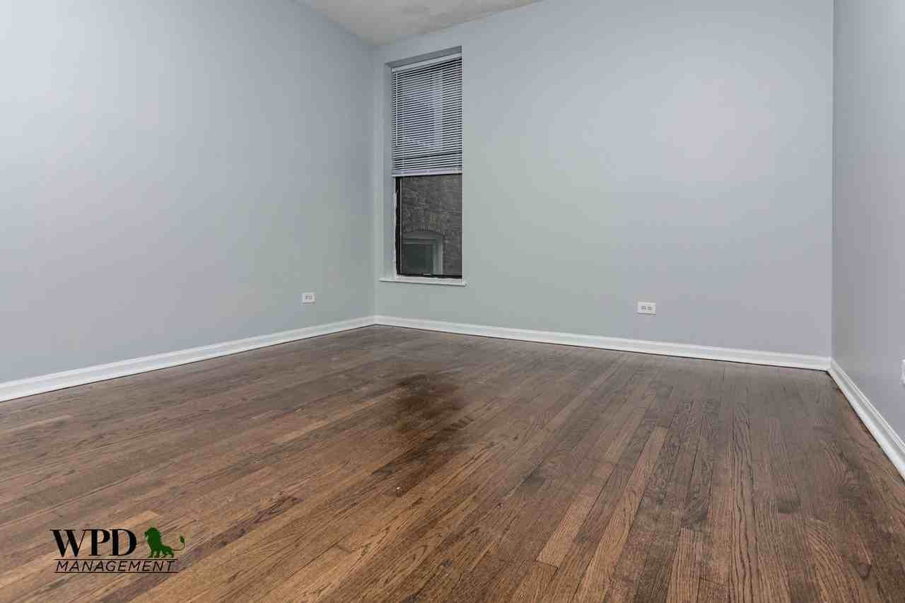 7549 S Essex Ave - Photo 6 of 9