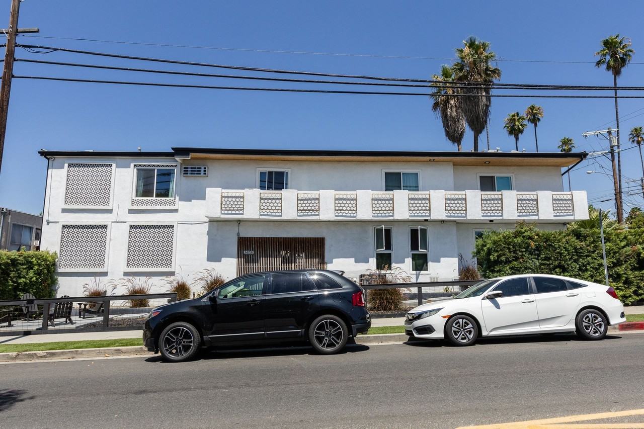 Spacious Apartments - Photo 2 of 9