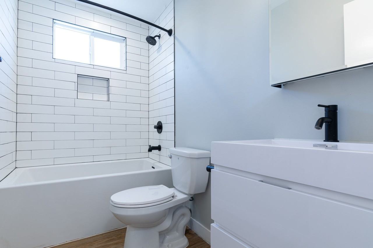 Spacious Apartments - Photo 7 of 9