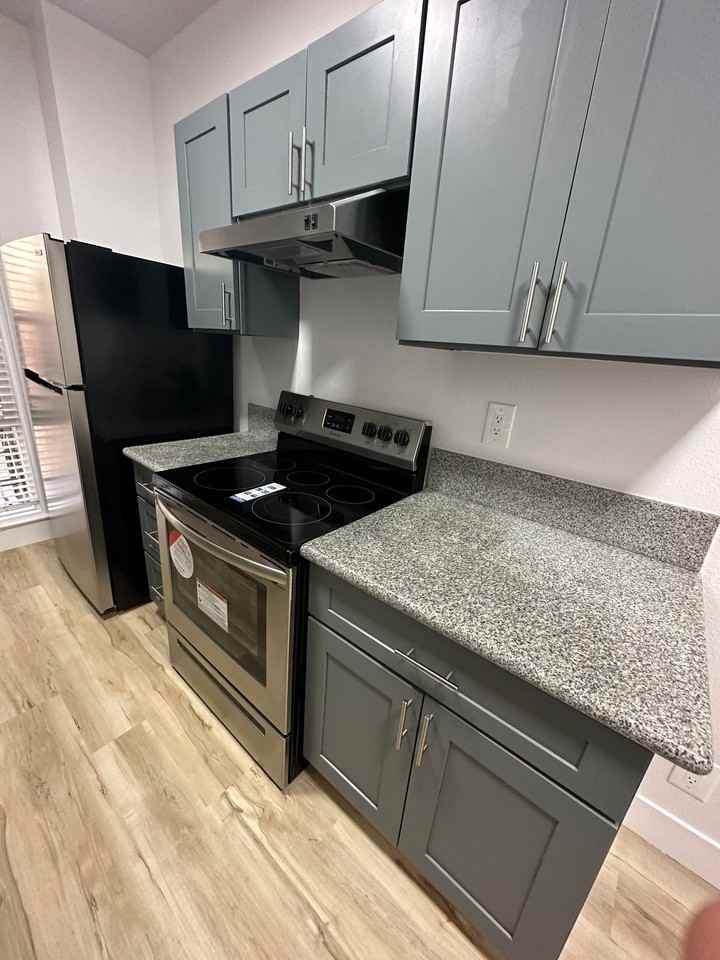 Modern & Stylish 2 - Photo 4 of 5