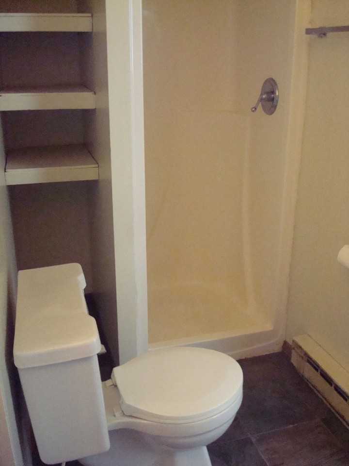Evergreen Apartments - Photo 2 of 4