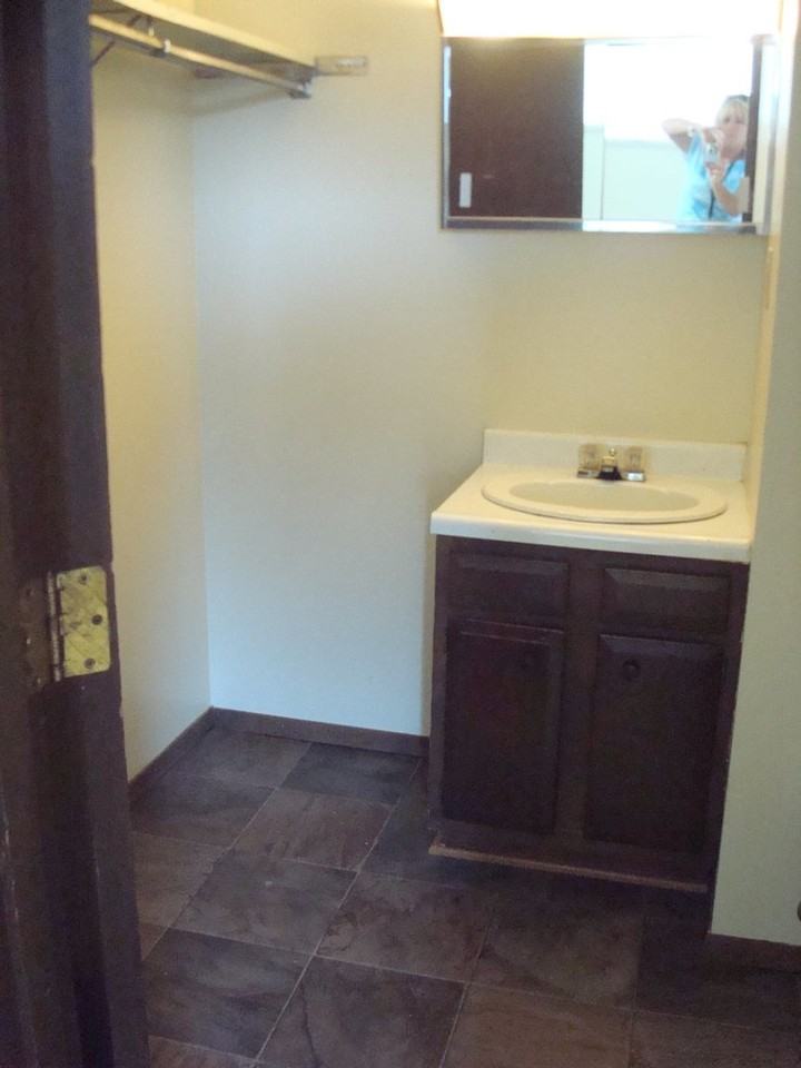 Evergreen Apartments - Photo 3 of 4