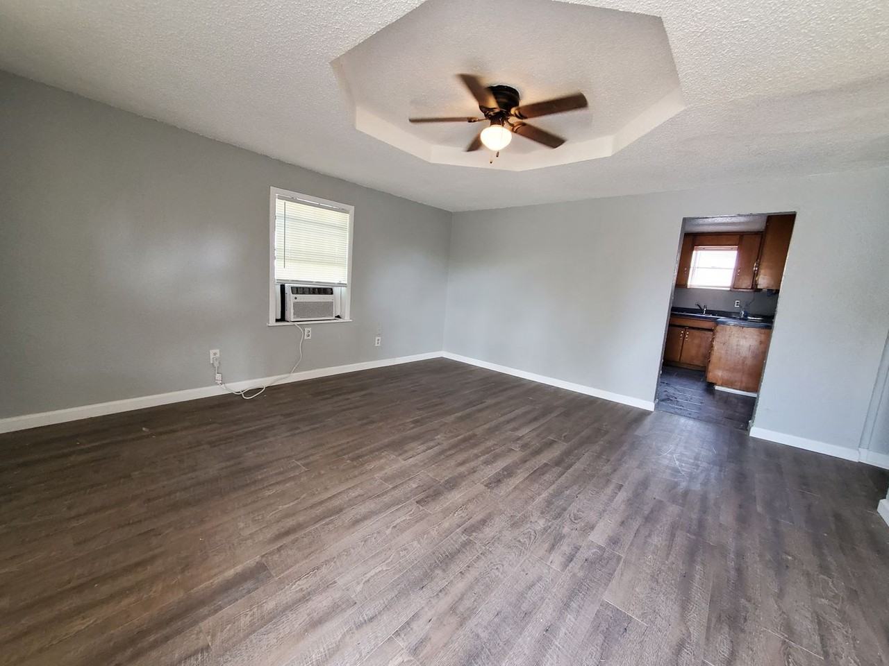 220 E 9th St - Photo 2 of 10