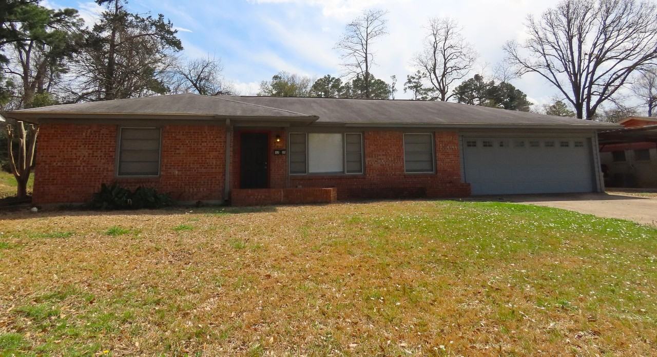 1220 Powers Dr - Photo 2 of 26