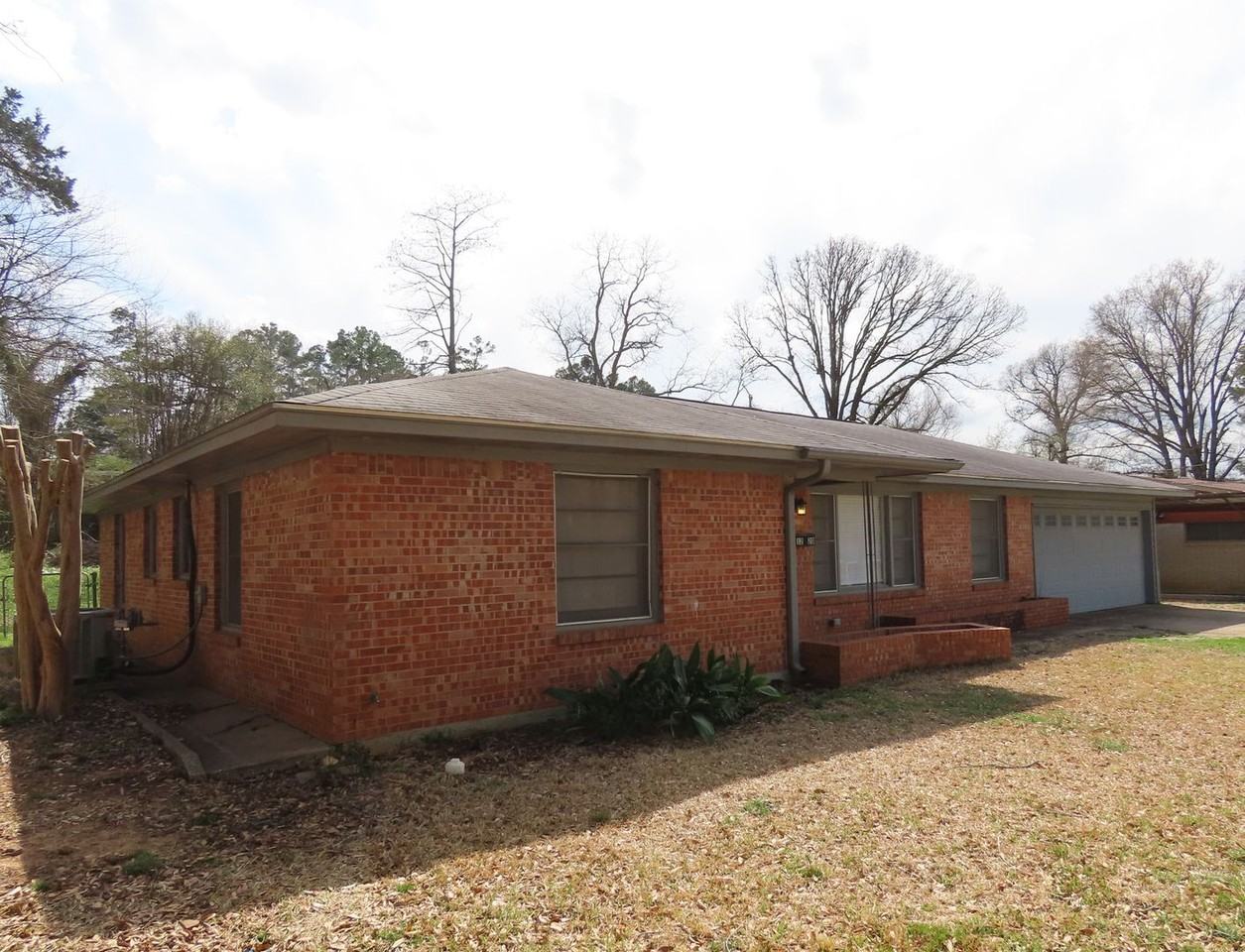 1220 Powers Dr - Photo 3 of 26