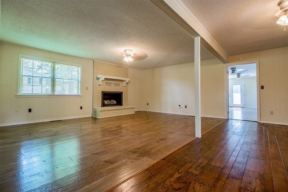 250 Oak Dr - Photo 2 of 19