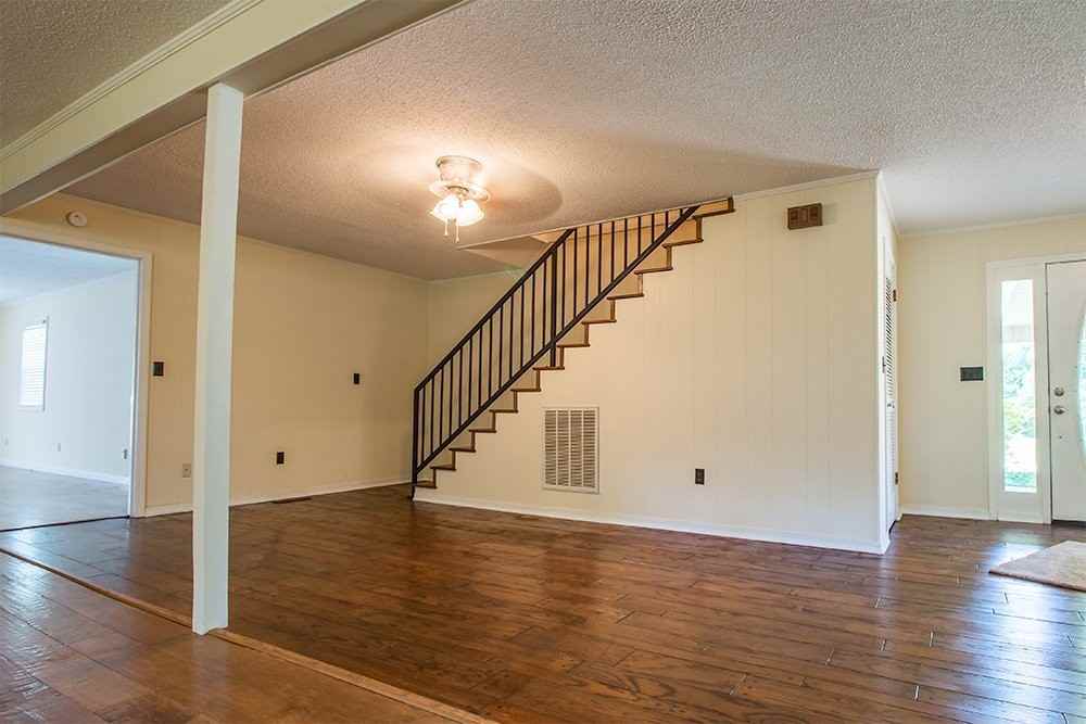 250 Oak Dr - Photo 3 of 19