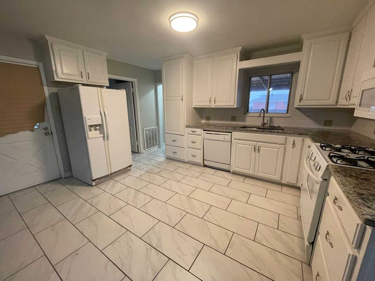 3117 Oliver St - Photo 3 of 12