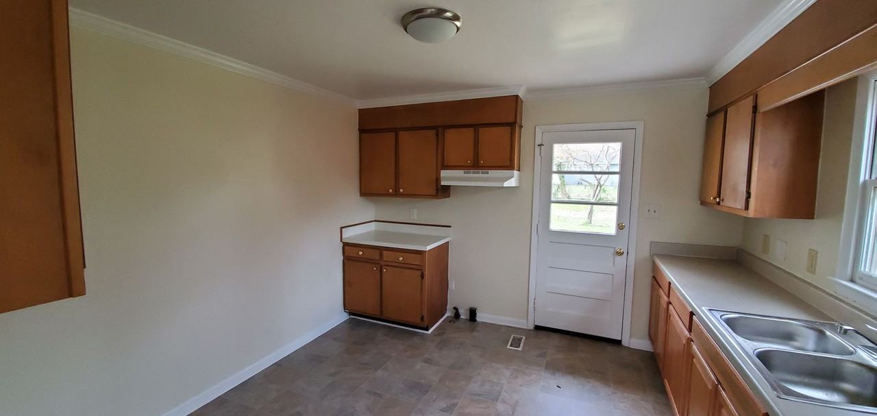 2005 Oneill Pl - Photo 3 of 17