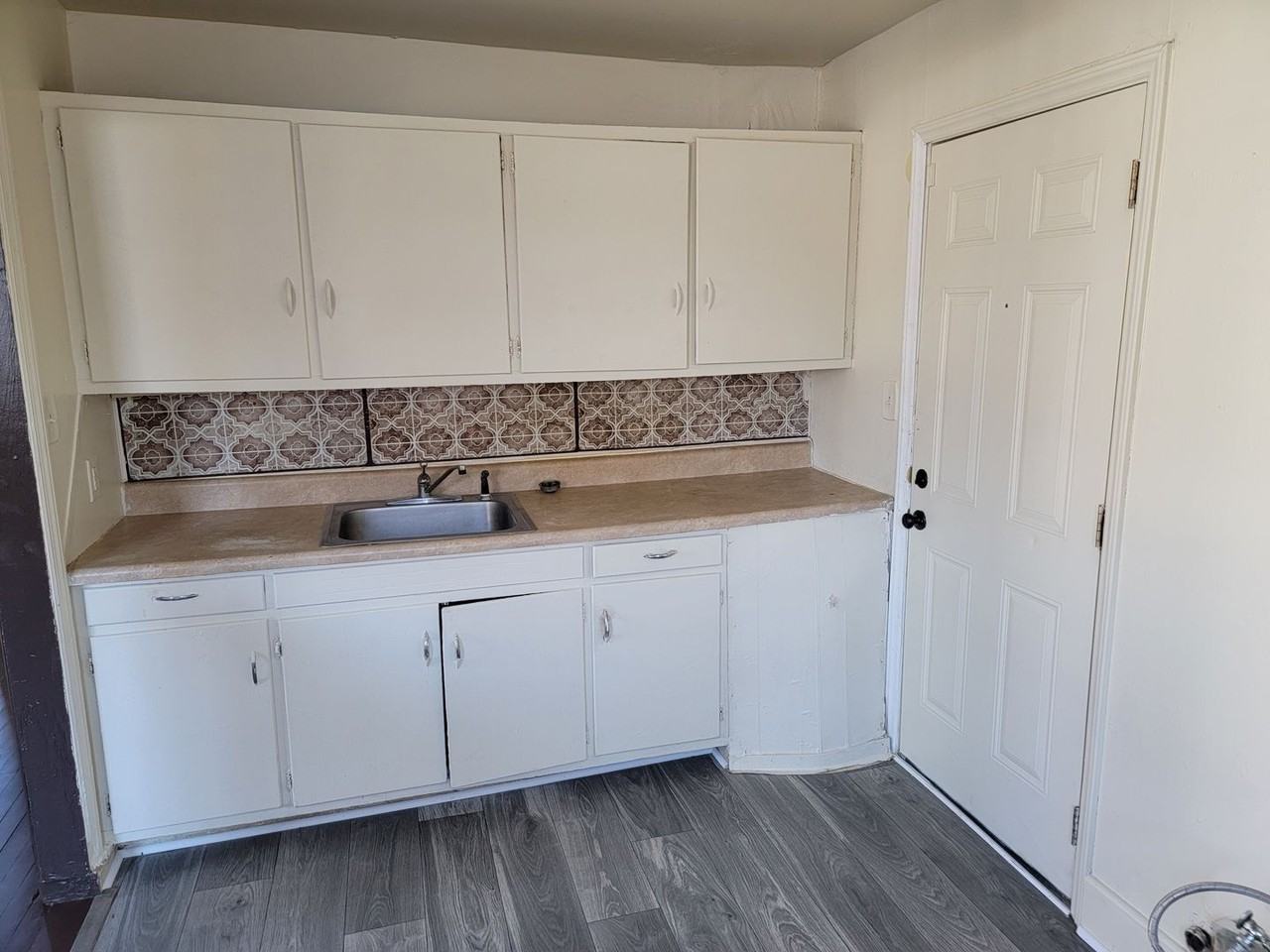 2907 Dexter Ave - Photo 2 of 5