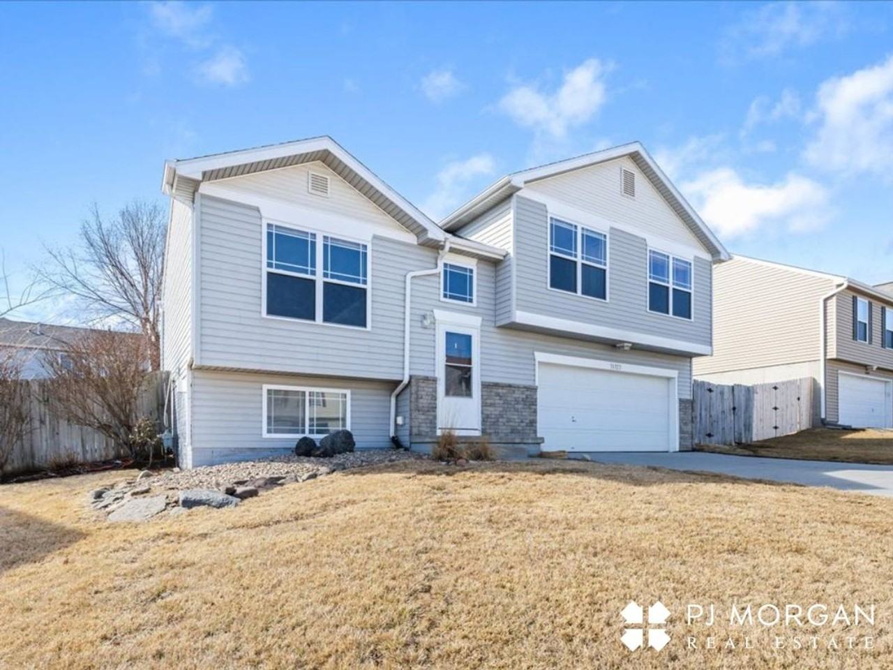 16127 Cottonwood Ave - Photo 3 of 26