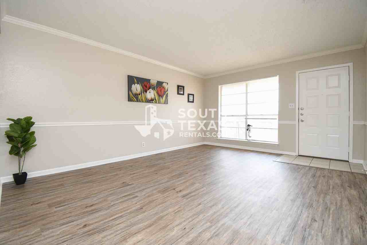 102 Palmwood Eightplex - Photo 2 of 10