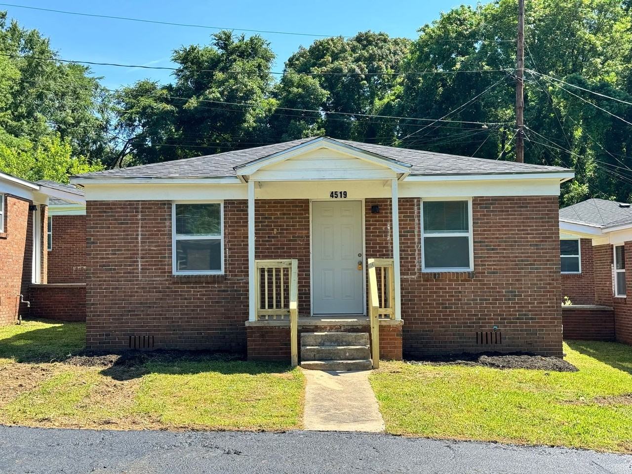 4552 Helena St - Photo 2 of 10