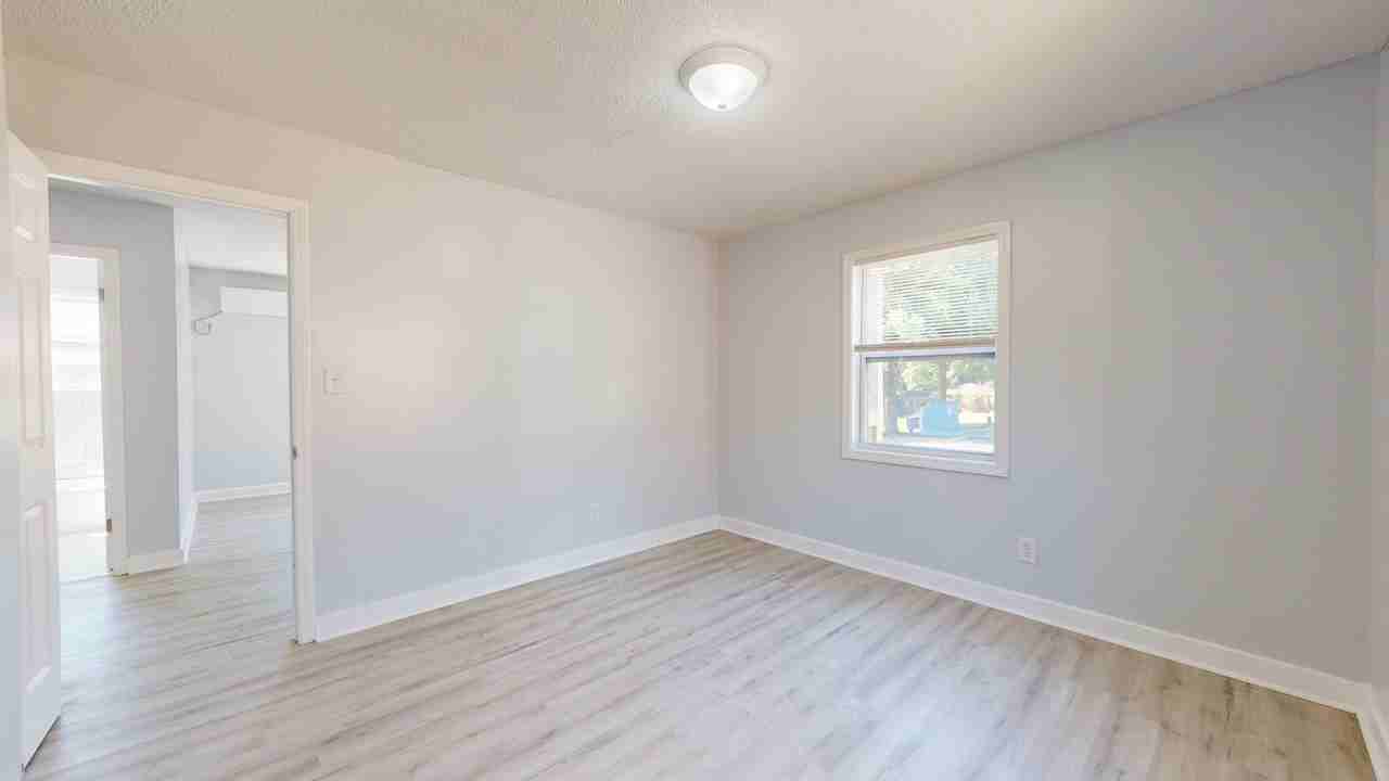 4552 Helena St - Photo 7 of 10