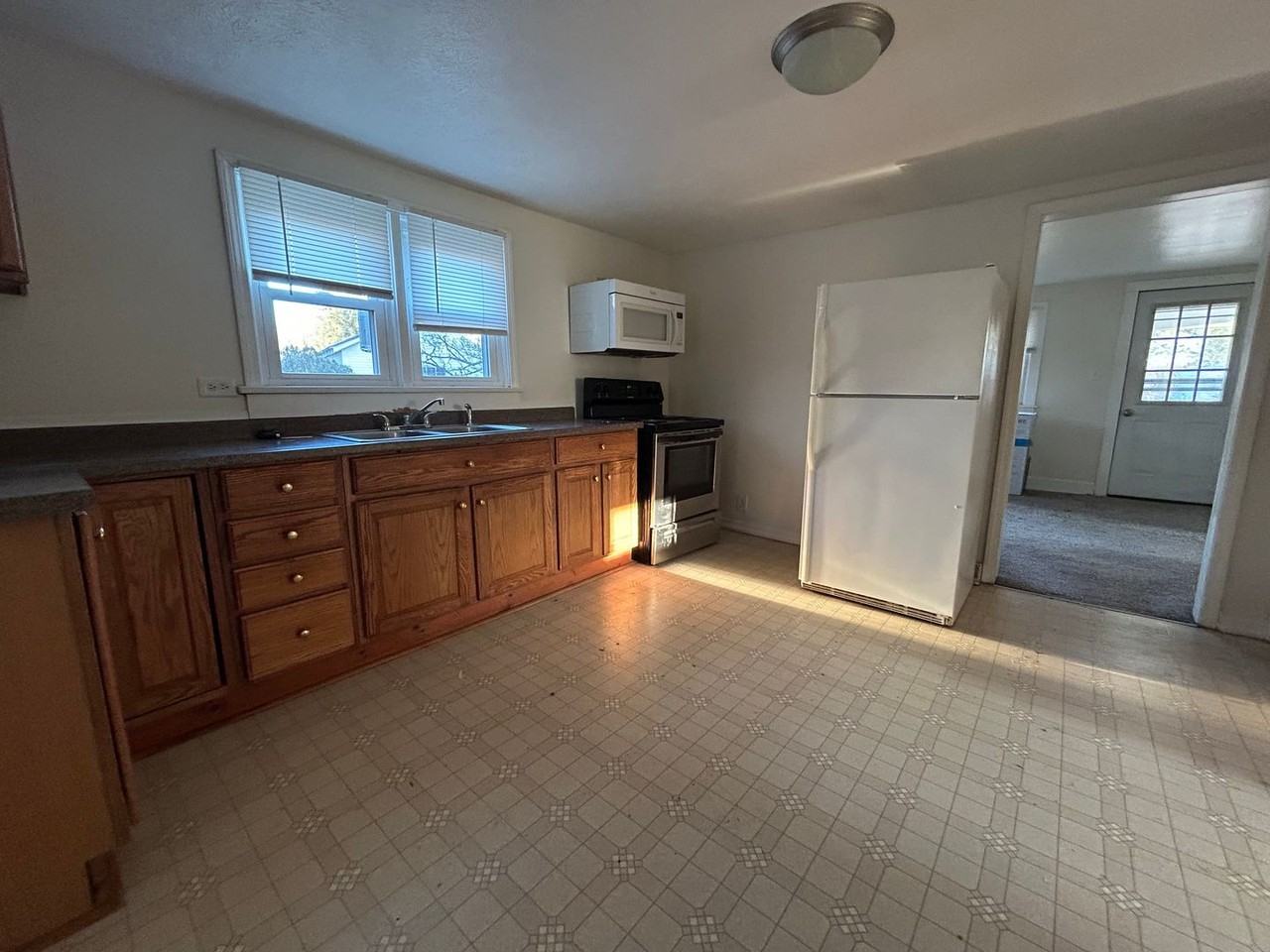 16 Daugherty Rd - Photo 3 of 8