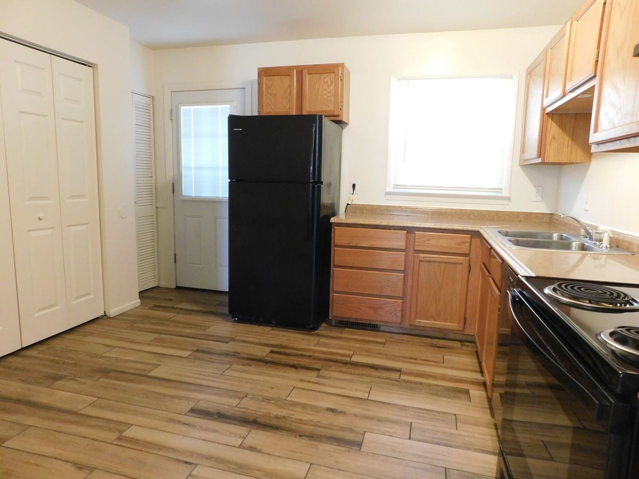 2044 Bunting Ave - Photo 5 of 11