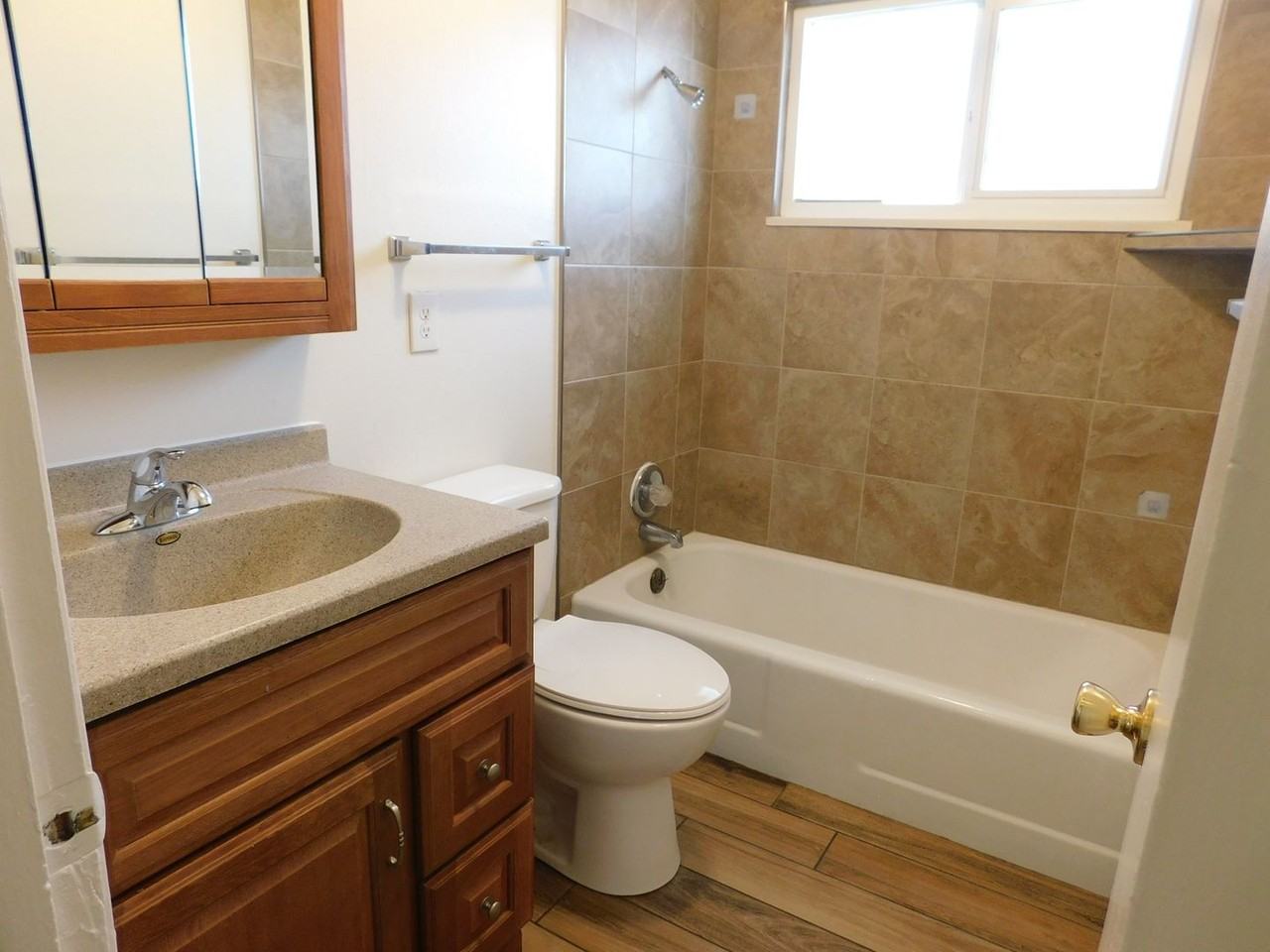 2044 Bunting Ave - Photo 7 of 11