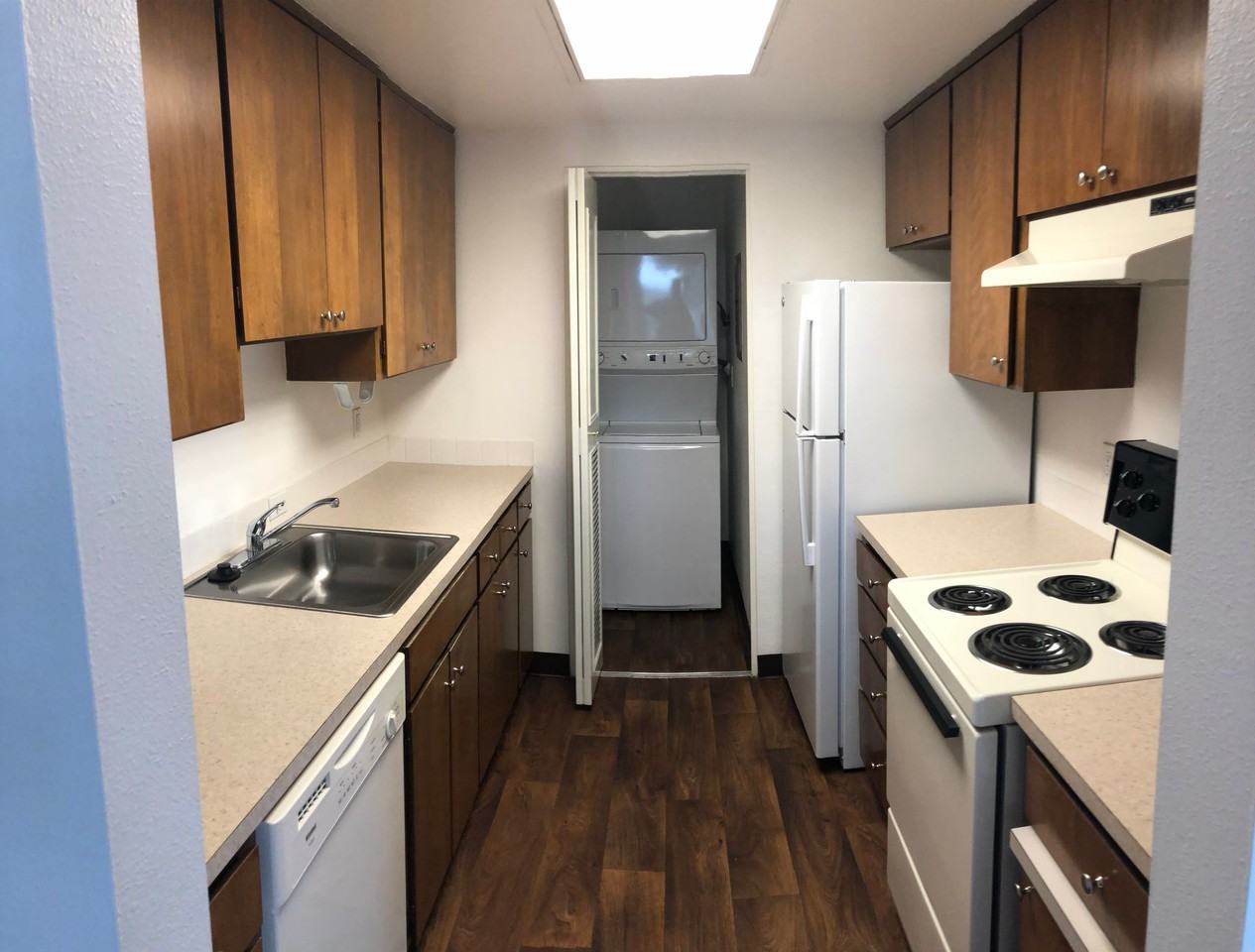 Kingcity Apartments - Photo 4 of 50