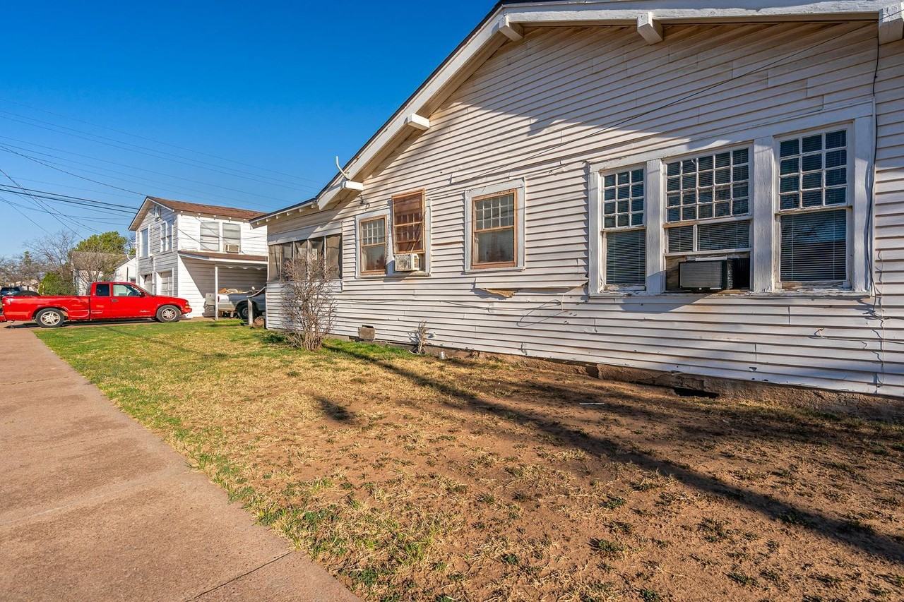 1002 Beech St - Photo 3 of 18