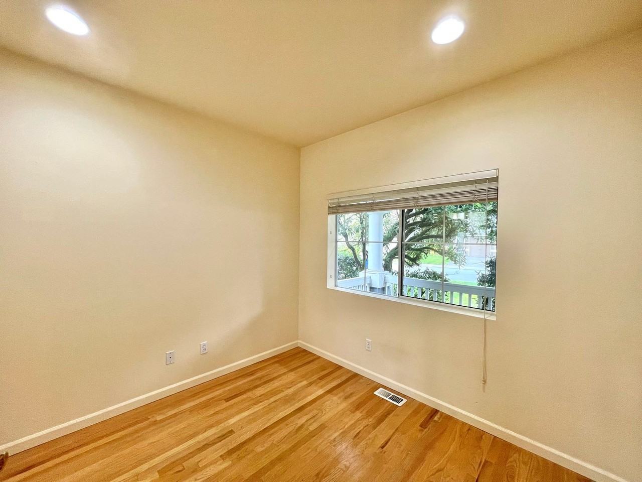 4263 257th Pl Se - Photo 4 of 32