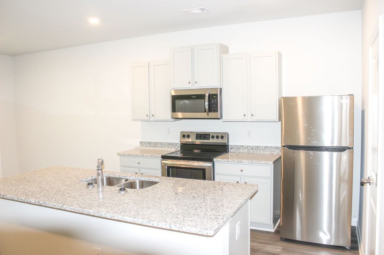 475 Oakwood Dr Nw - Photo 3 of 11