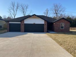 featured image of 420 E Logan St