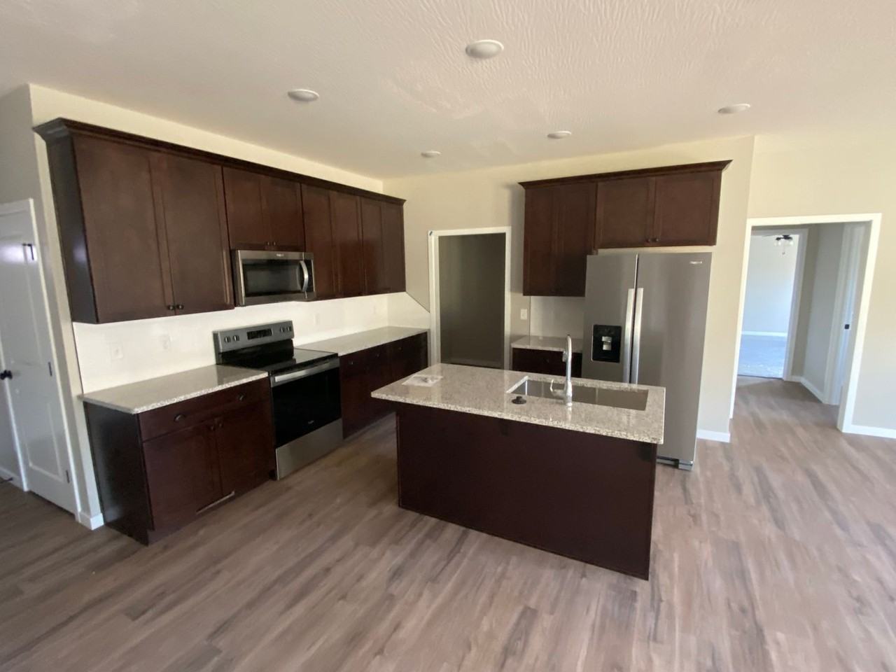 420 E Logan St - Photo 3 of 14