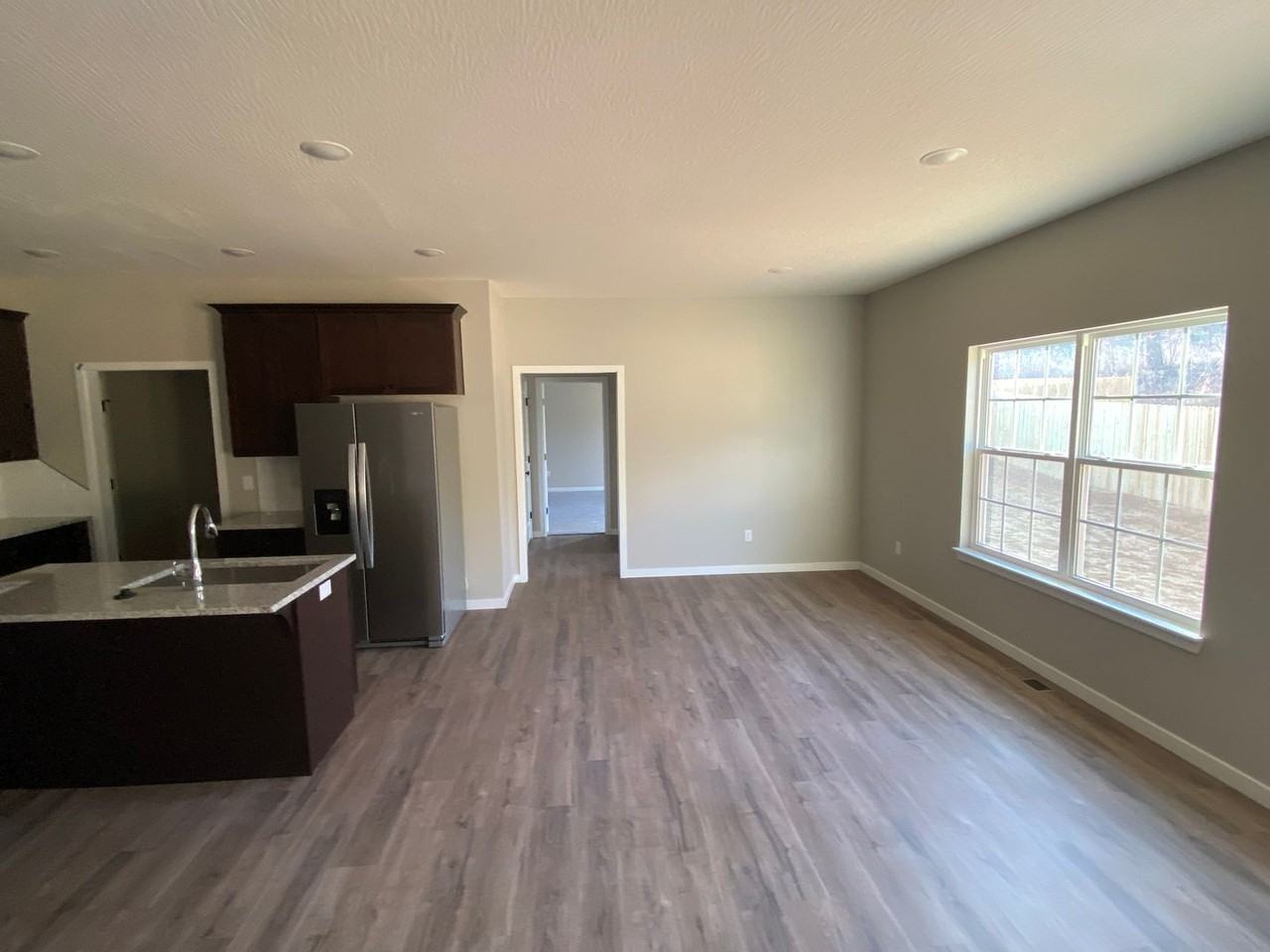 420 E Logan St - Photo 5 of 14