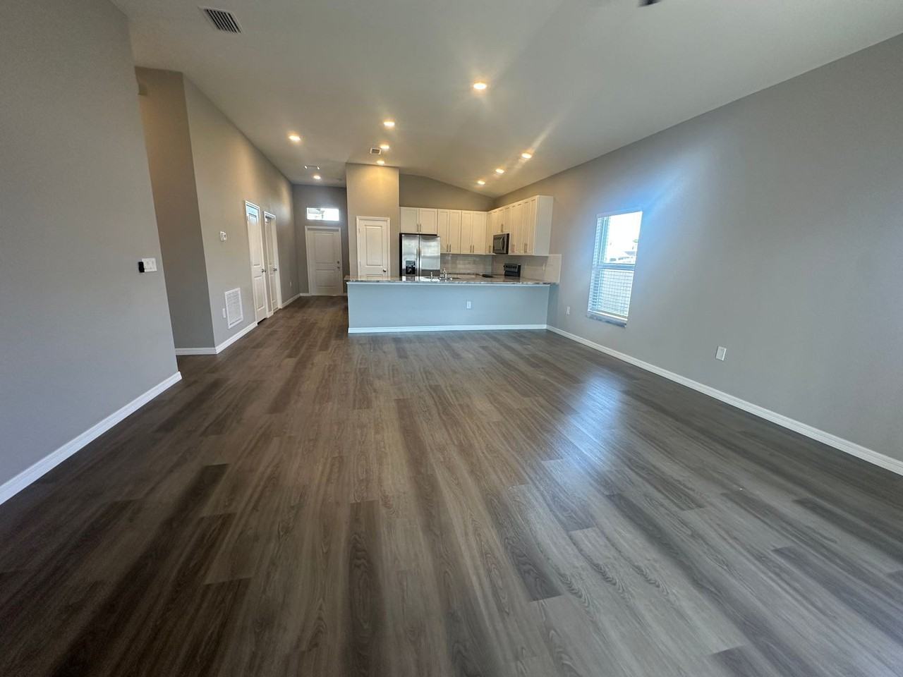 1909 Ne 6th Ave - Photo 4 of 16