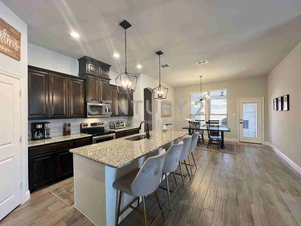 2000 Hill Crest Ct - Photo 2 of 11