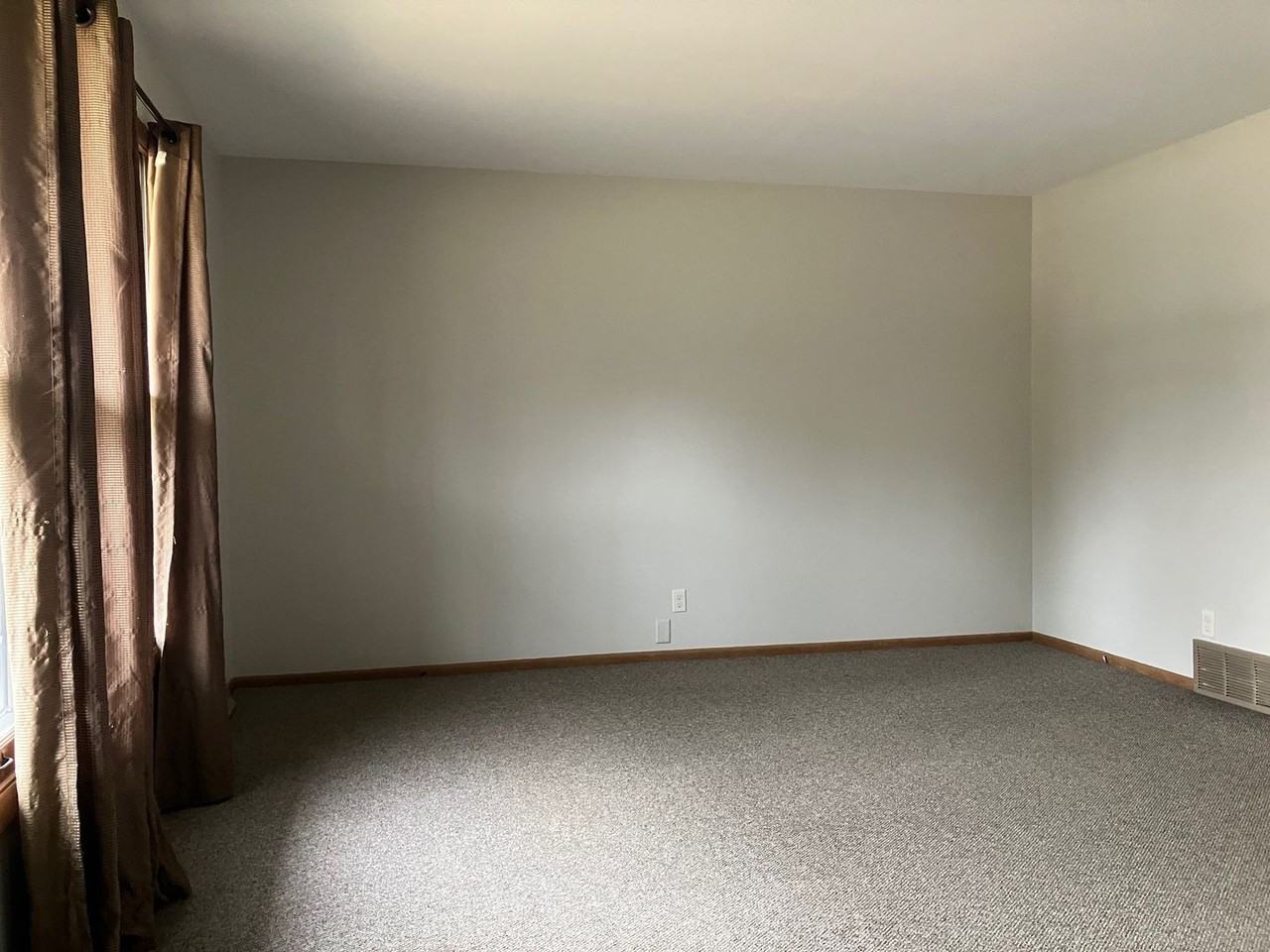 243 Chapel Ter - Photo 2 of 17