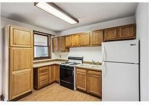 1402 Thomas Ave - Photo 5 of 6