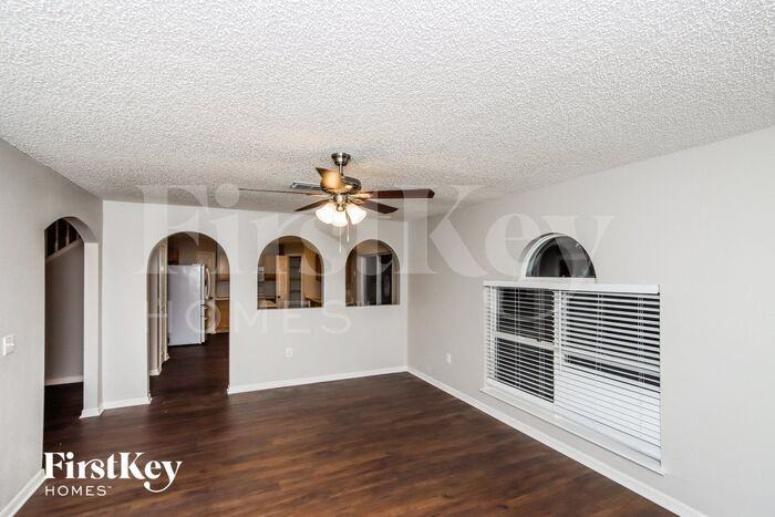 2315 Canopy Dr - Photo 3 of 15