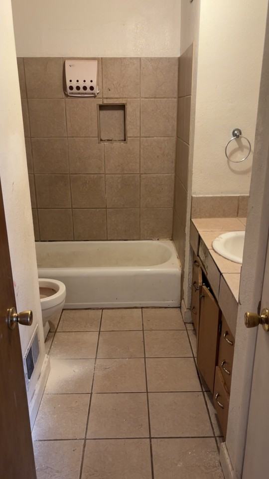 708 29th St #NA - Photo 3 of 10