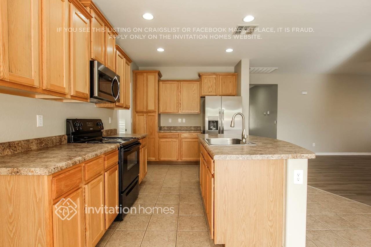 7133 N 73rd Dr - Photo 6 of 17