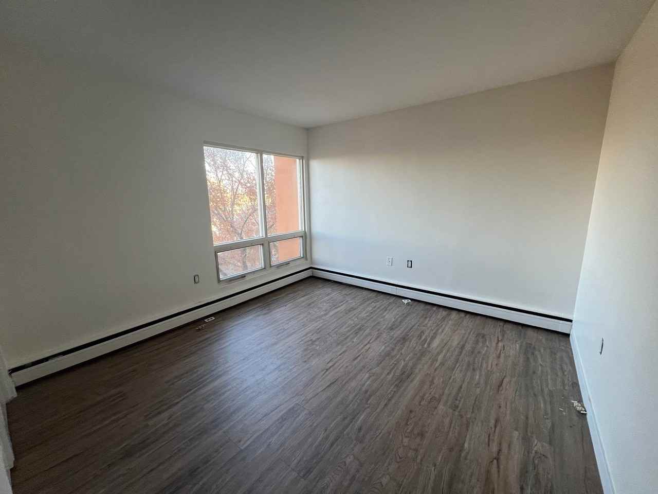 Windsor Tower - Photo 3 of 15