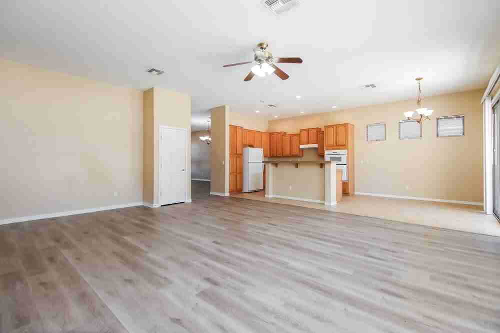 513 W Remington Dr - Photo 4 of 16