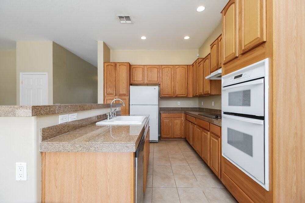 513 W Remington Dr - Photo 6 of 16