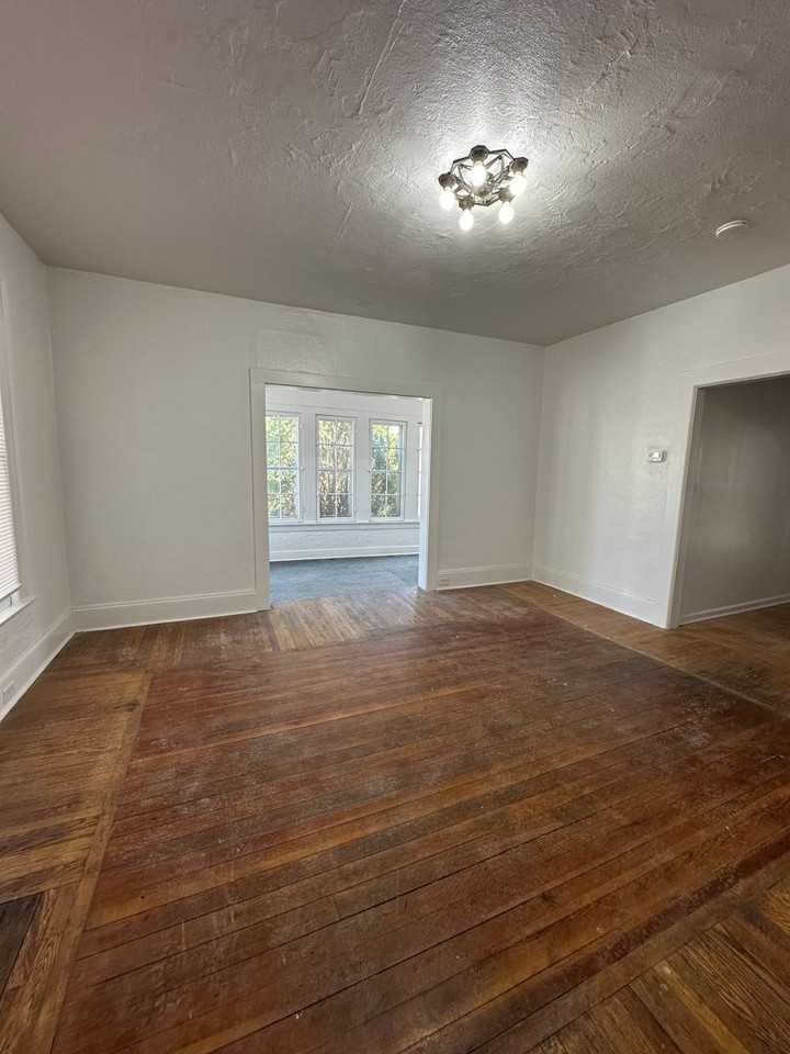 503 Pearl ( Danny Noonan LLC) - Photo 3 of 9