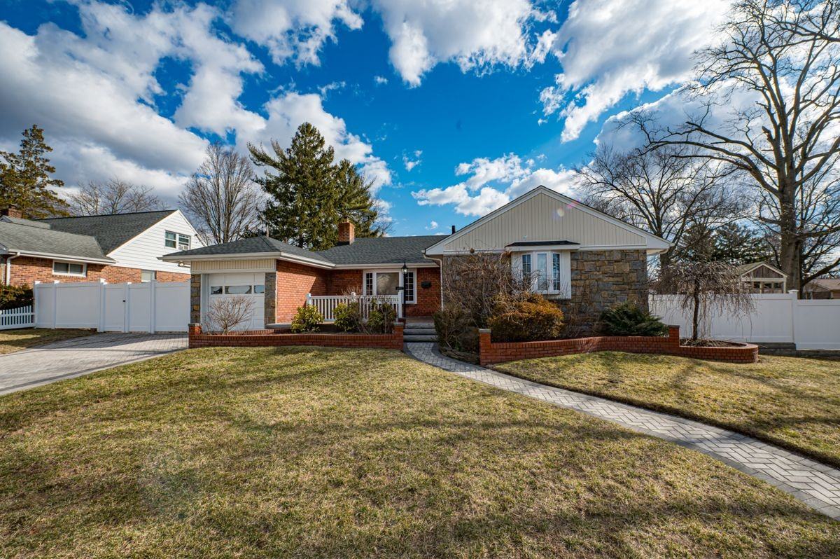 1656 Putney Rd - Photo 3 of 32