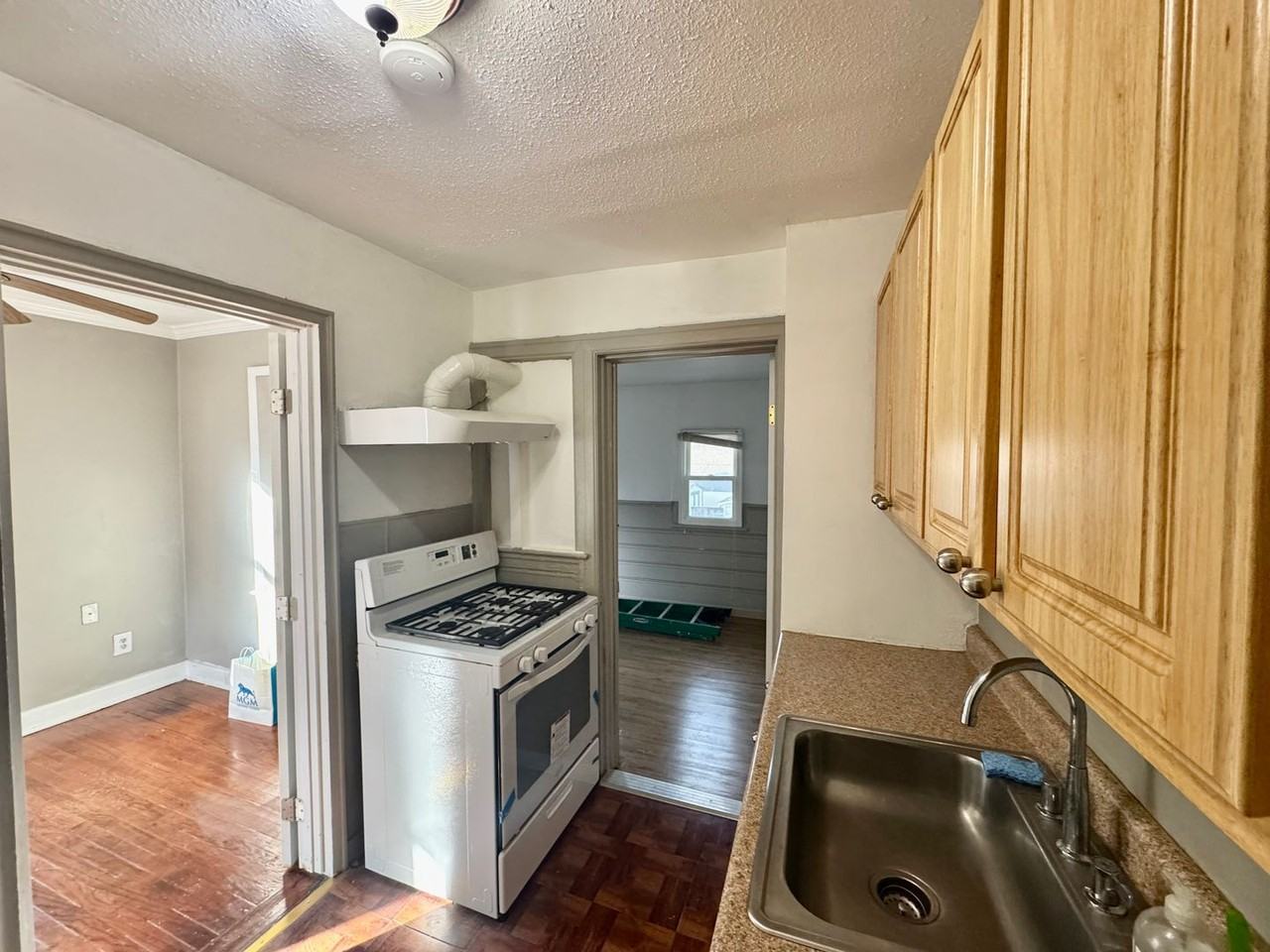 2212 Farrington Ave - Photo 3 of 24