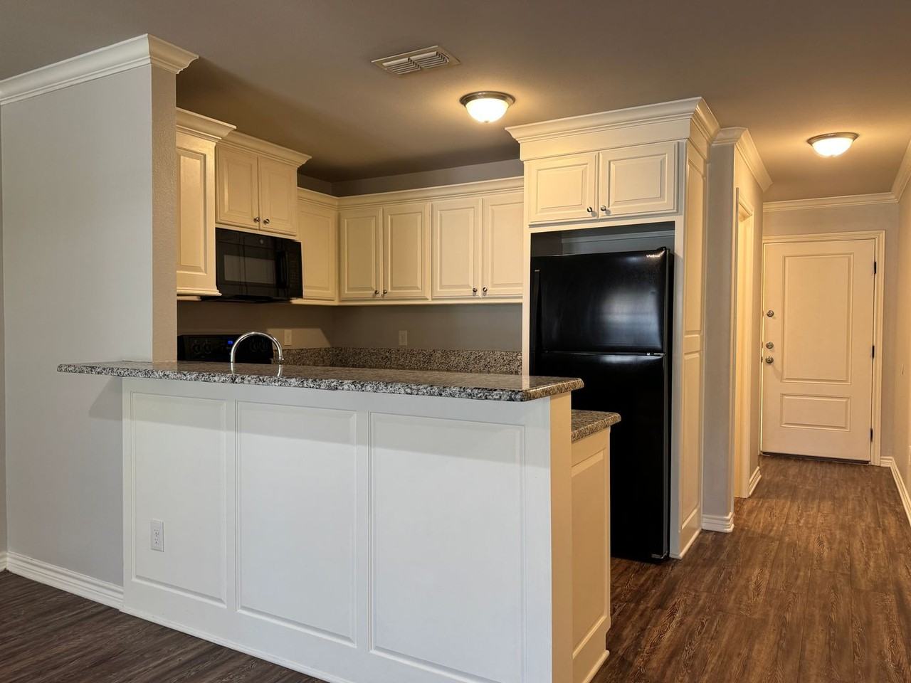 2300 Airline Dr #2305 - Photo 5 of 28