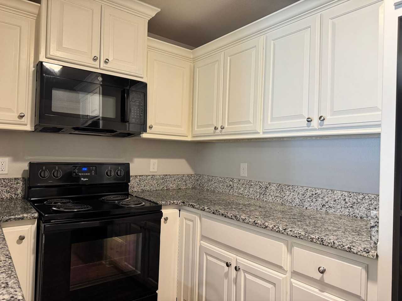 2300 Airline Dr #2305 - Photo 6 of 28