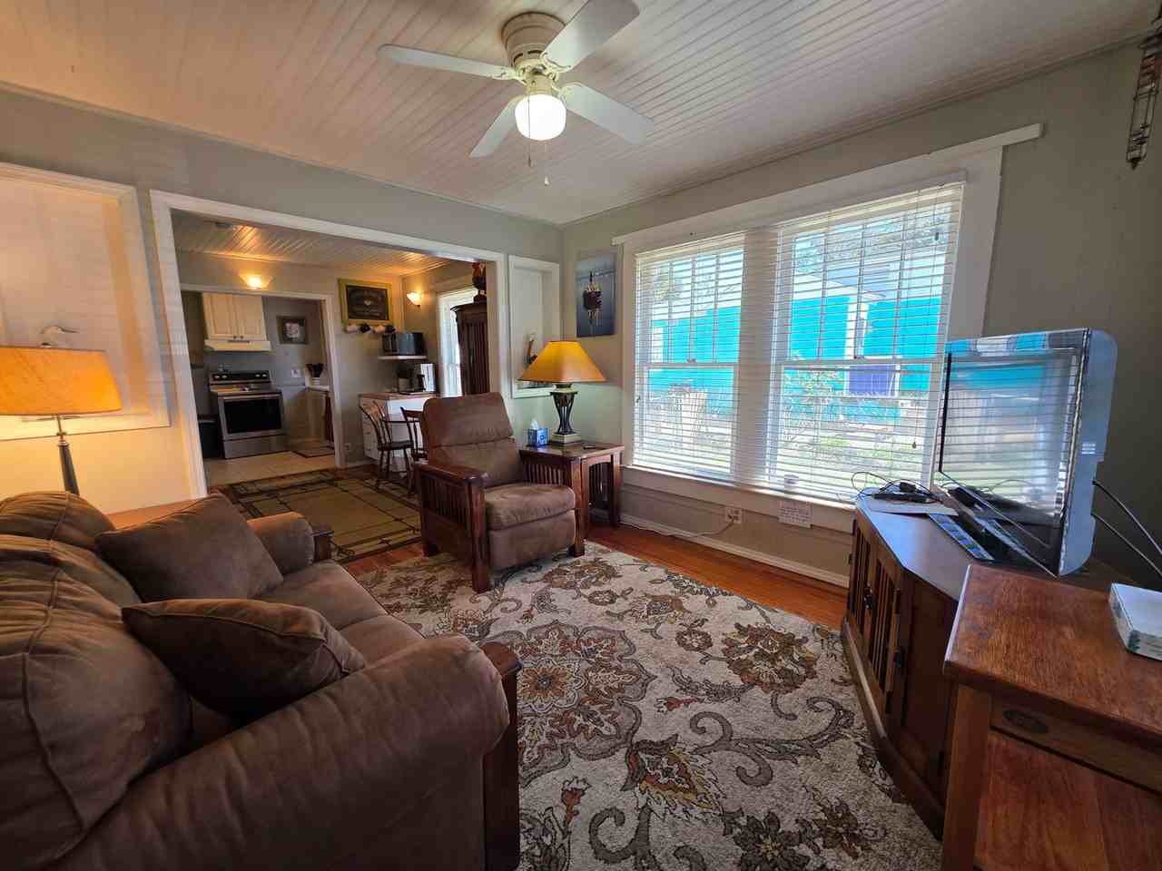 430 S 1st St - Photo 3 of 23