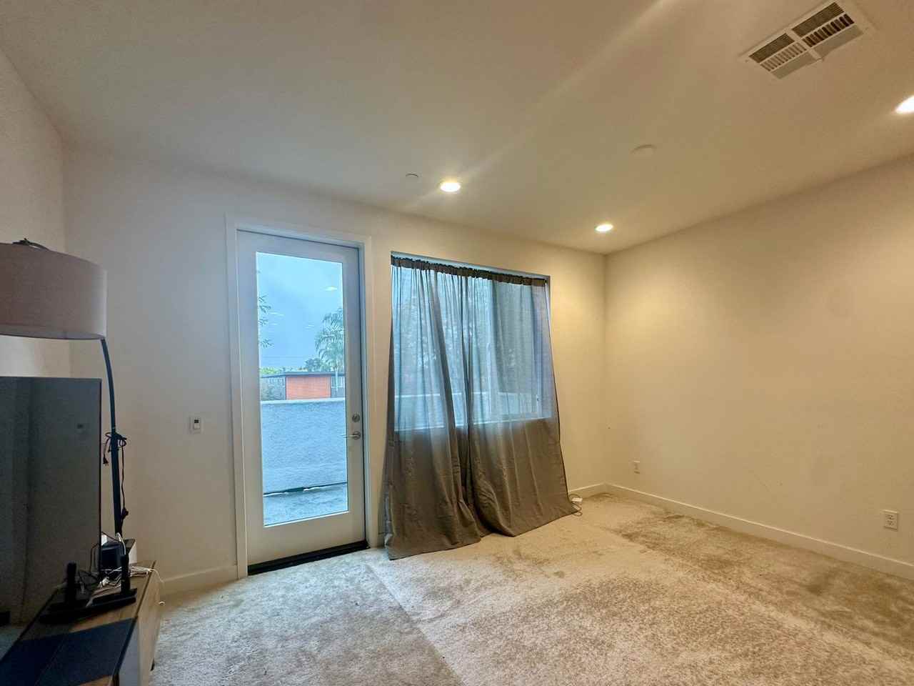 828 S Harbor Blvd - Photo 2 of 14