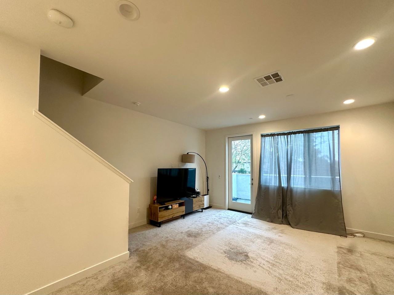 828 S Harbor Blvd - Photo 3 of 14