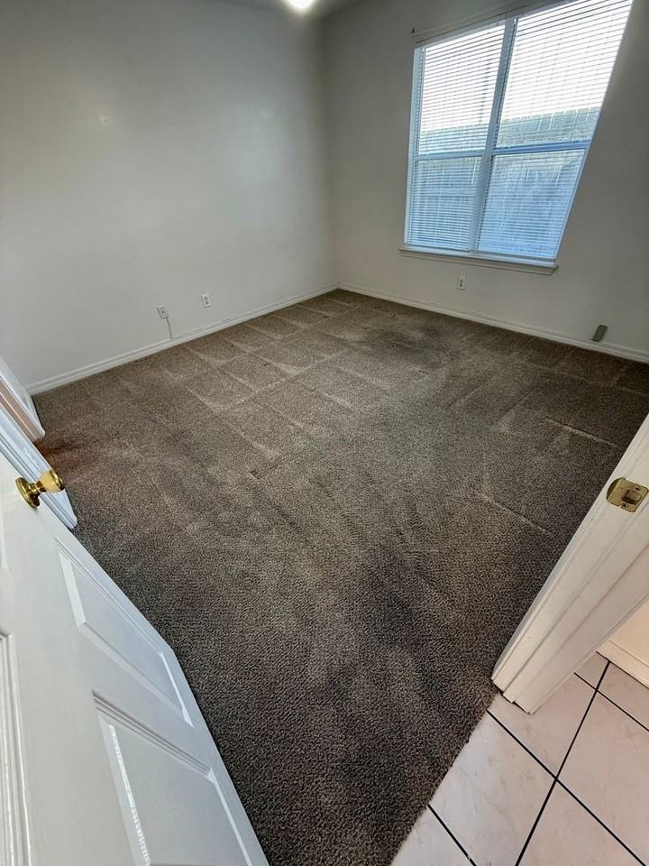 573 Florosa Ct - Photo 3 of 7